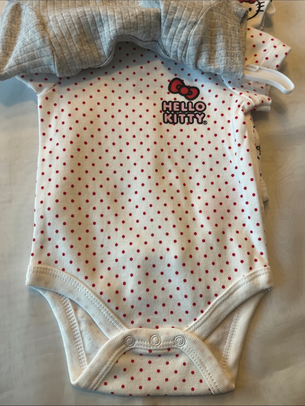 Hello Kitty Onesie Set - Picture 3 of 5
